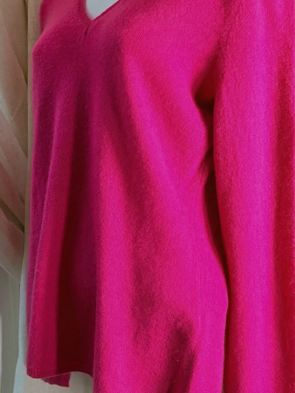 💖 Lord & Taylor 100% Cashmere V-Neck Sweater | Raspberry Pink | Small